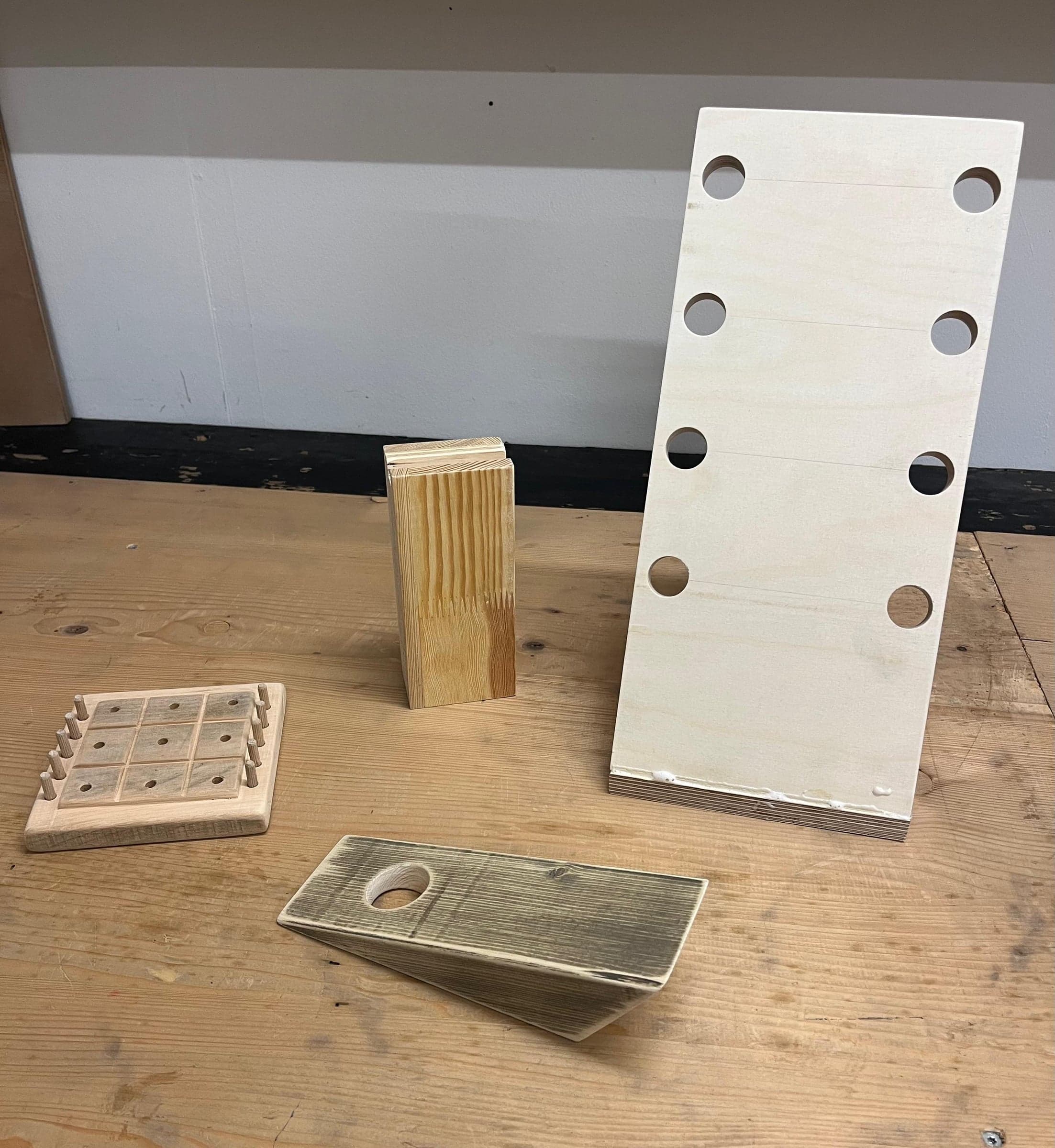 Handgefertigte kleine Holzobjekte