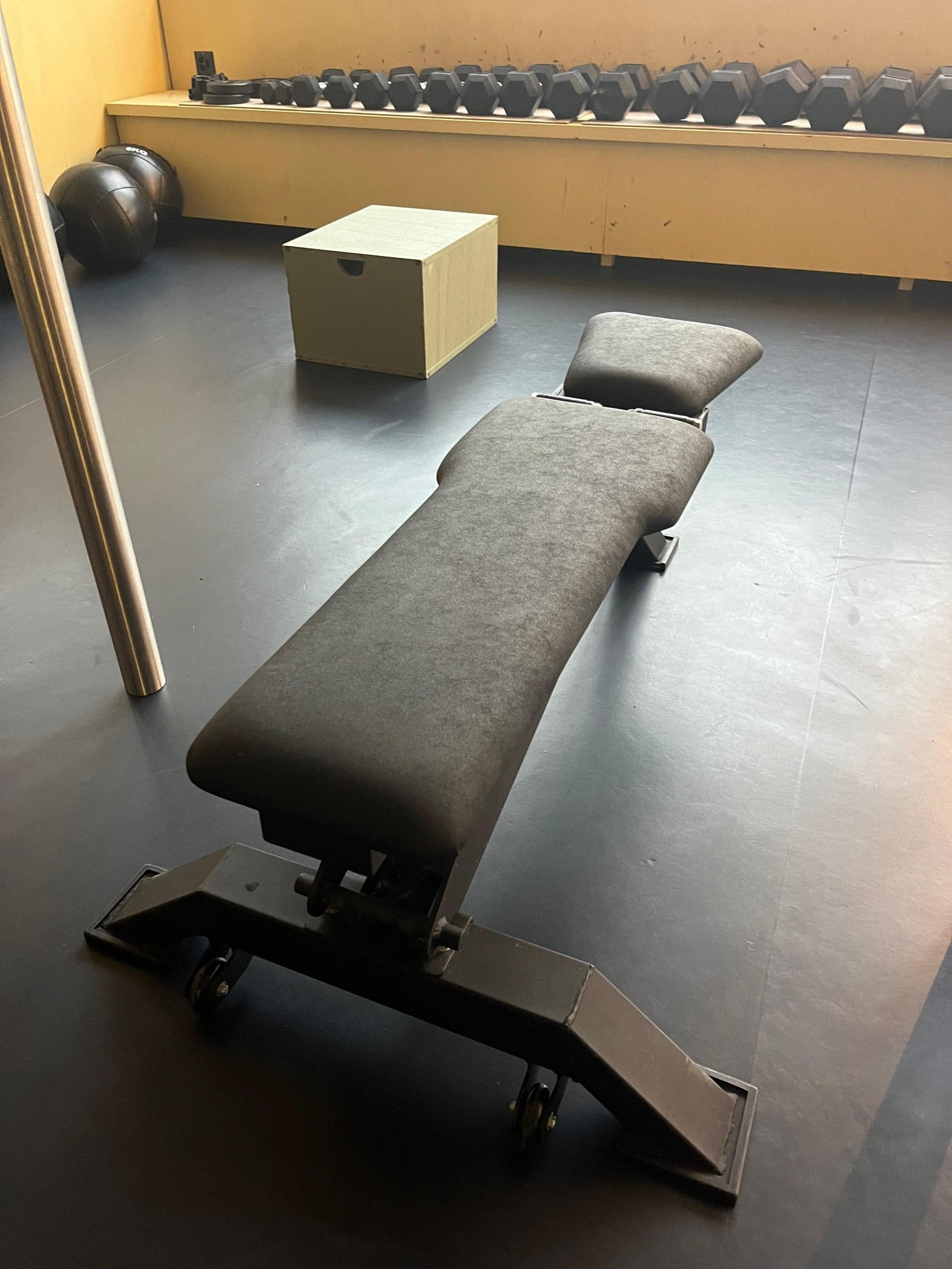 Neu gepolsterte Trainingsbank