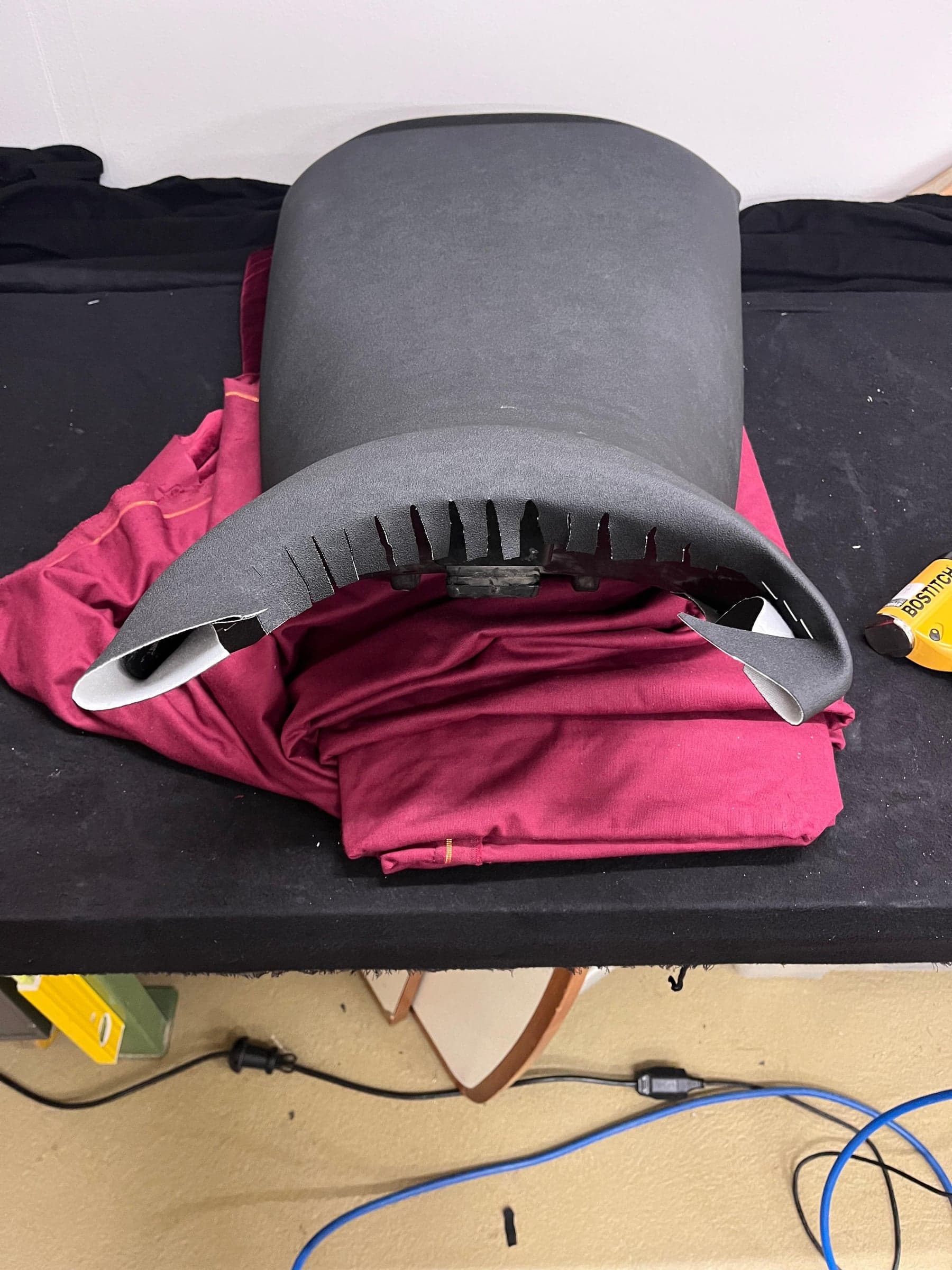 Polsterarbeit am Motorradsitz